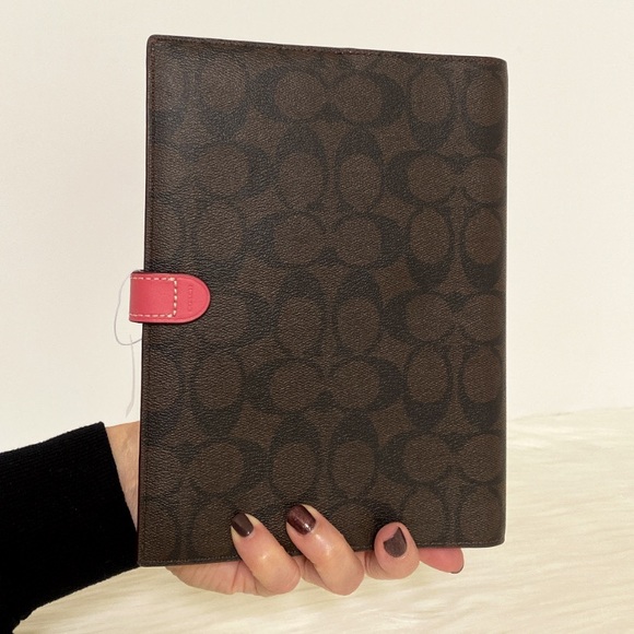 NWT💃Coach Notebook In Signature Canvas With Varsity Motif - Picture 2 of 6